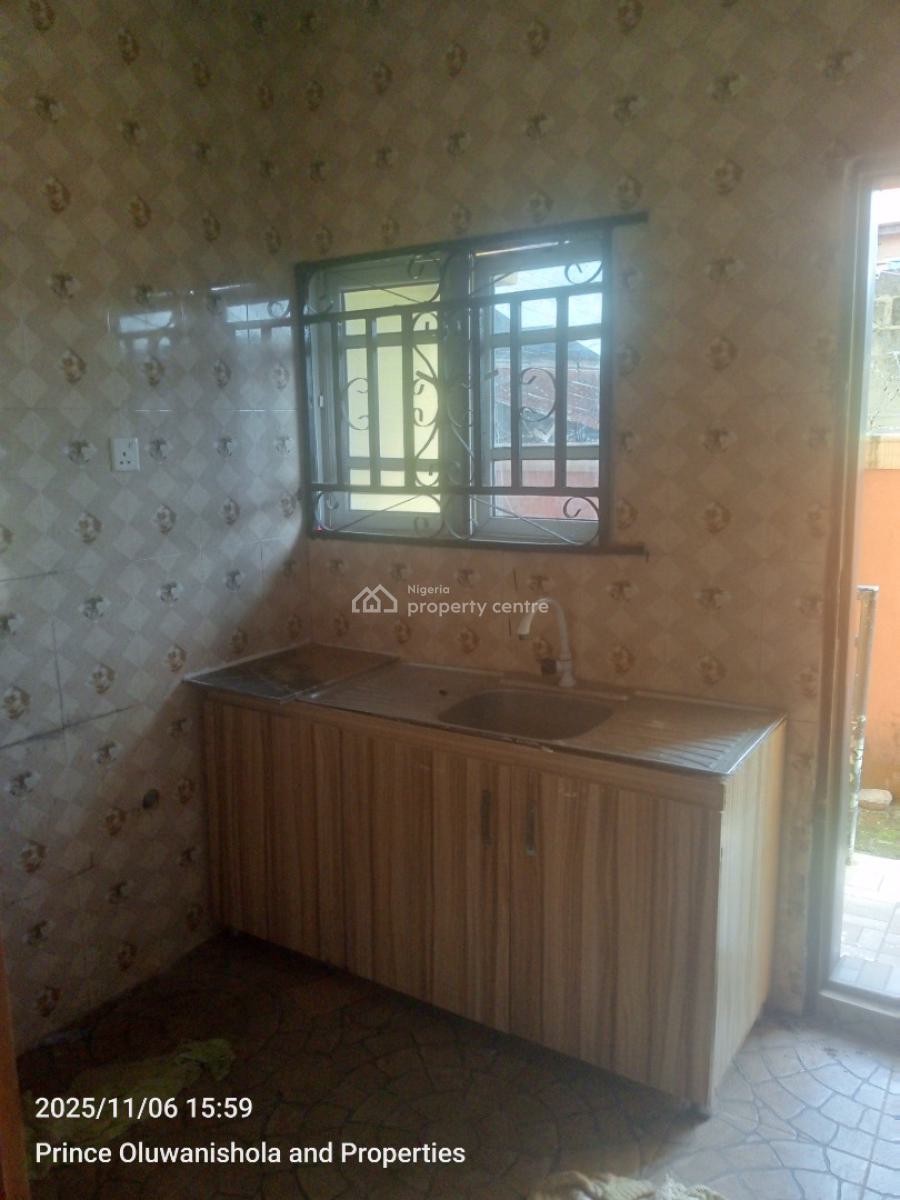 Clean 3 Bedroom Flat, Ikorodu, Lagos, Flat / Apartment for Rent
