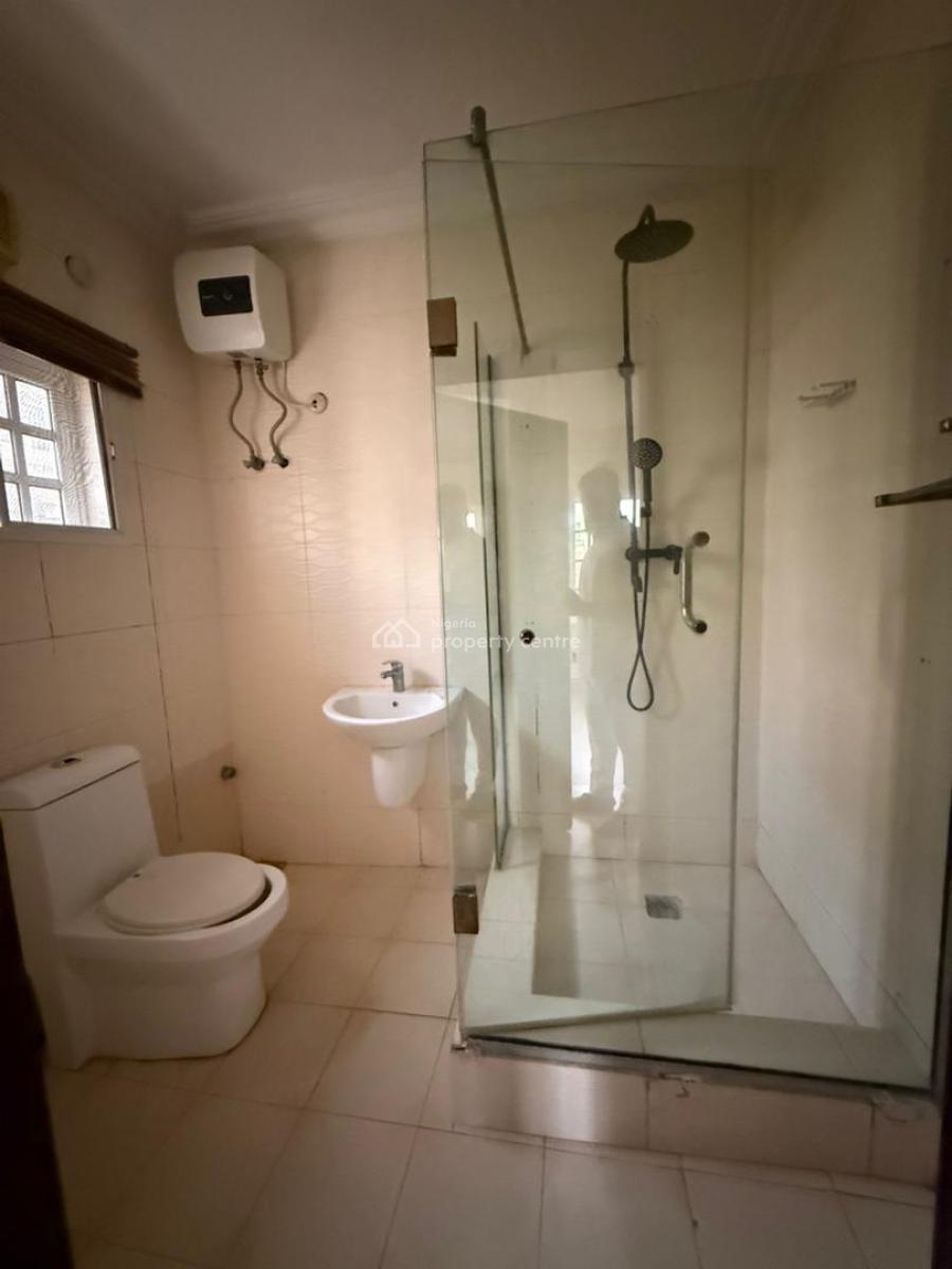 Massive 3 Bedroom Flat with Spacious Kitchen ,pool, Lekki Phase 1, Lekki, Lagos, Flat / Apartment for Rent