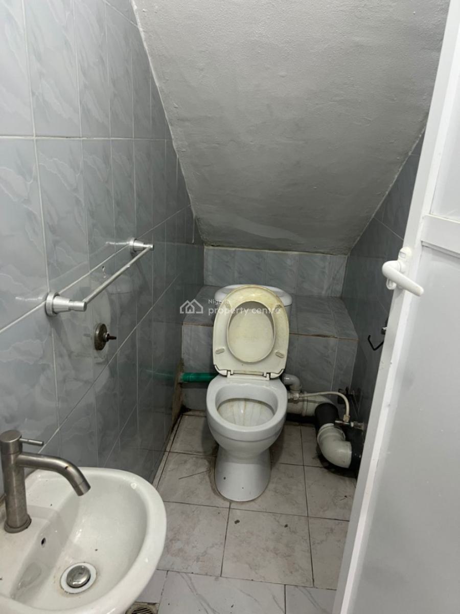 Standard and Spacious Mini Flat, Off Fola Osibo, Lekki Phase 1, Lekki, Lagos, Mini Flat (room and Parlour) for Rent