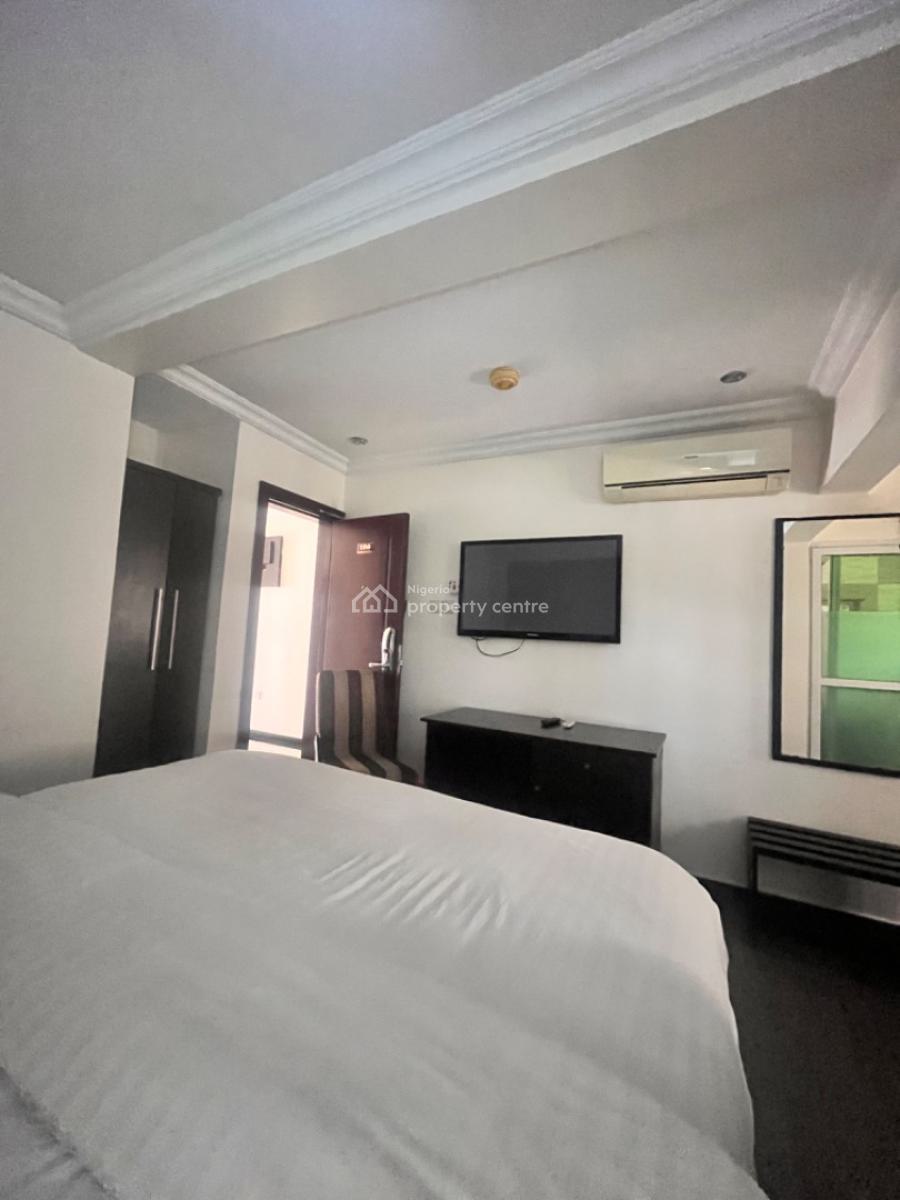 17 Bedrooms Fully Functional Hotel with Bar and Swimming Pool, Lekki Phase 1, Lekki, Lagos, Hotel / Guest House for Rent