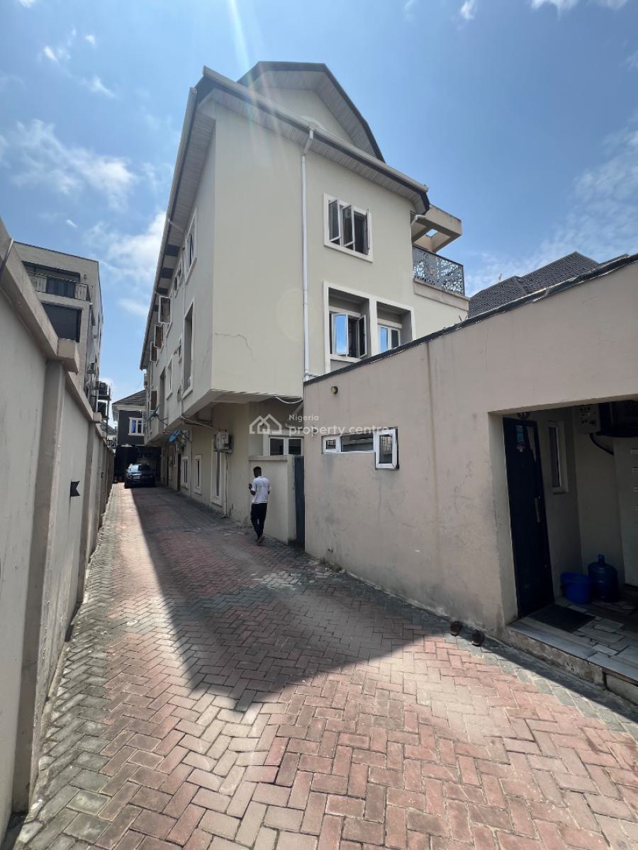 Spacious 3 Bedroom Apartments, Osapa, Lekki, Lagos, Flat / Apartment for Rent