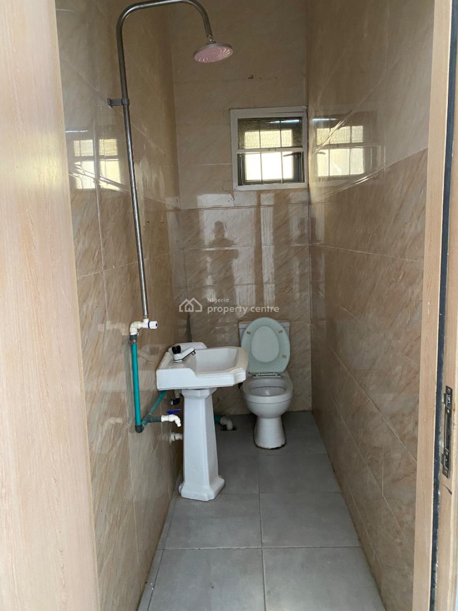 Spacious Studio Apartment with Kitchen and Private Entrance, Bera Estate Chevron, Lekki Phase 2, Lekki, Lagos, Self Contain (single Rooms) for Rent