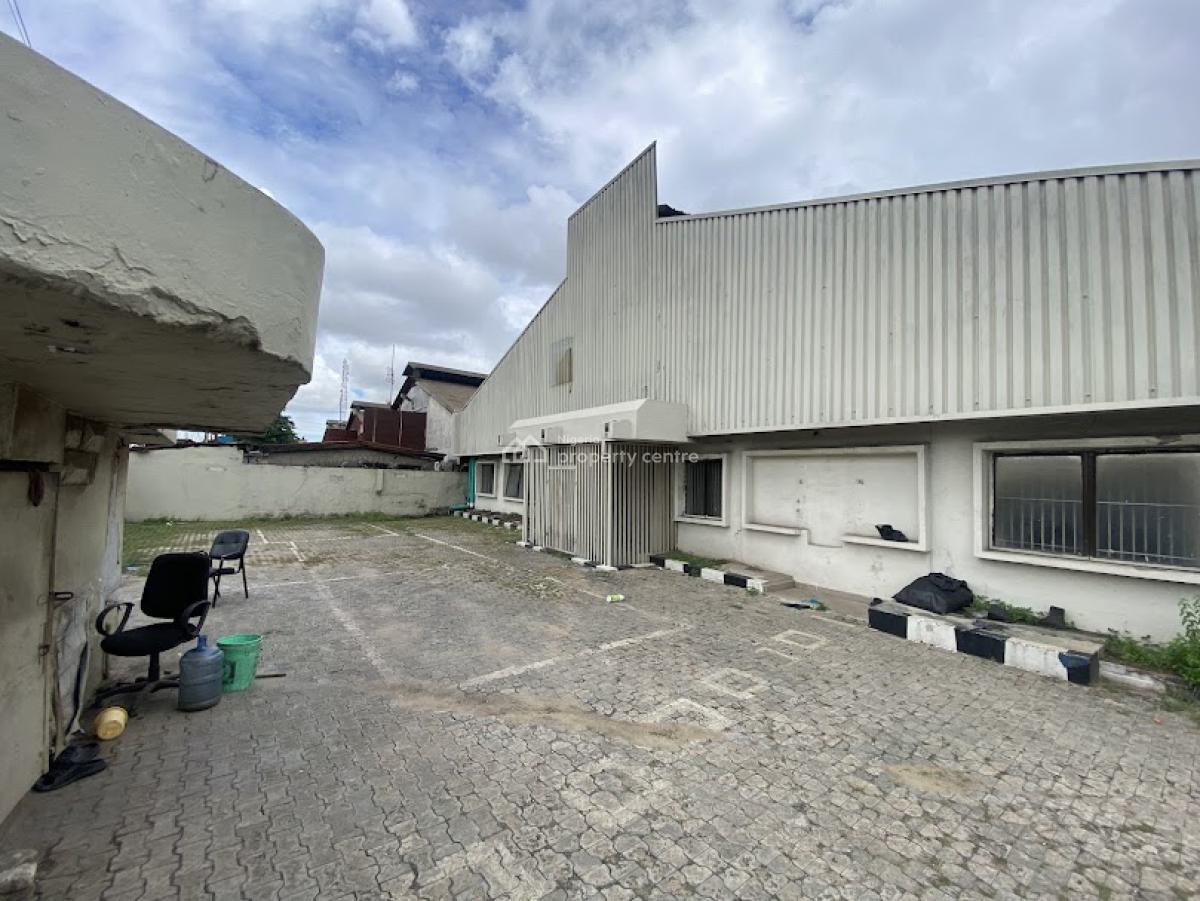 1,221sqm Self Compound Warehouse with Office Space Available, Eric Moore, Surulere, Lagos, Warehouse for Rent