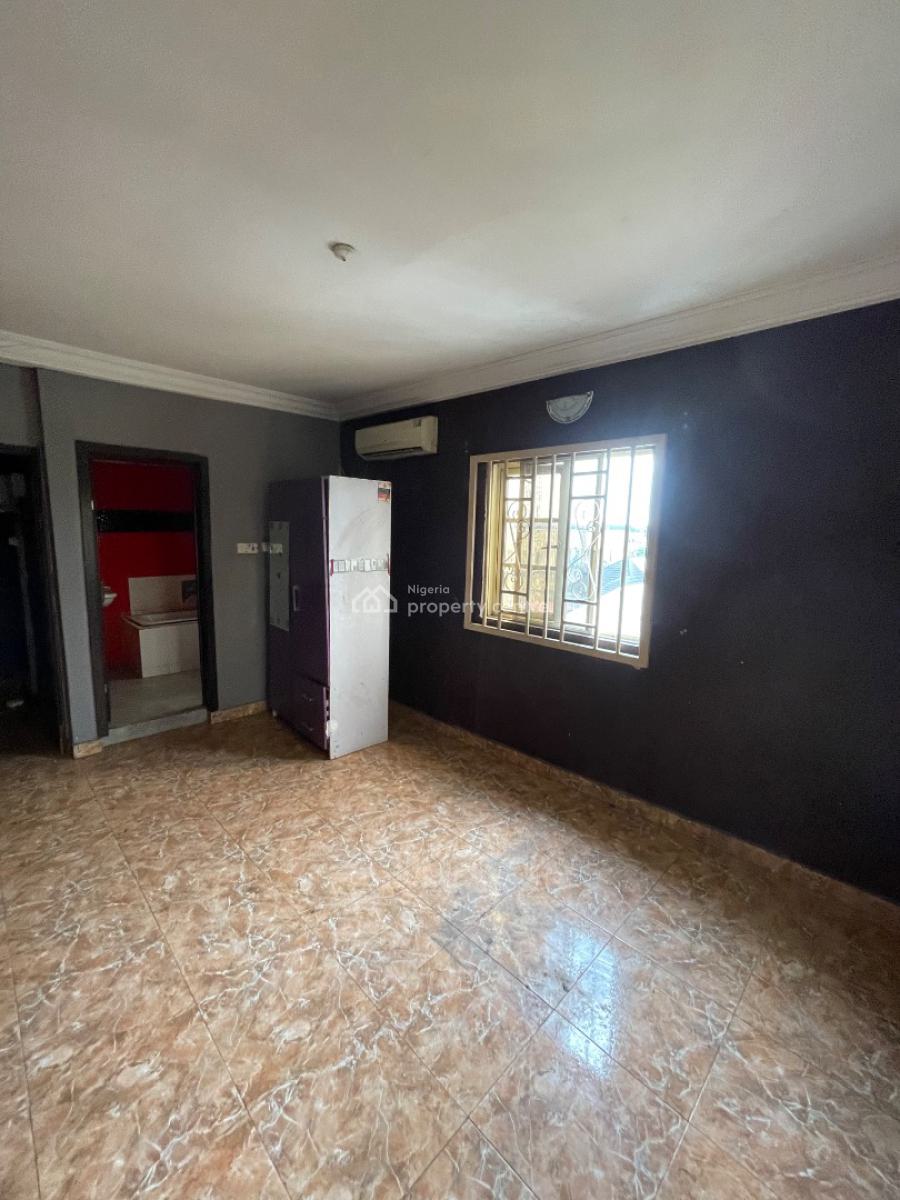 Spacious 3 Bedroom Upstairs Apartment, Sholuyi Estate, Gbagada, Lagos, Flat / Apartment for Rent