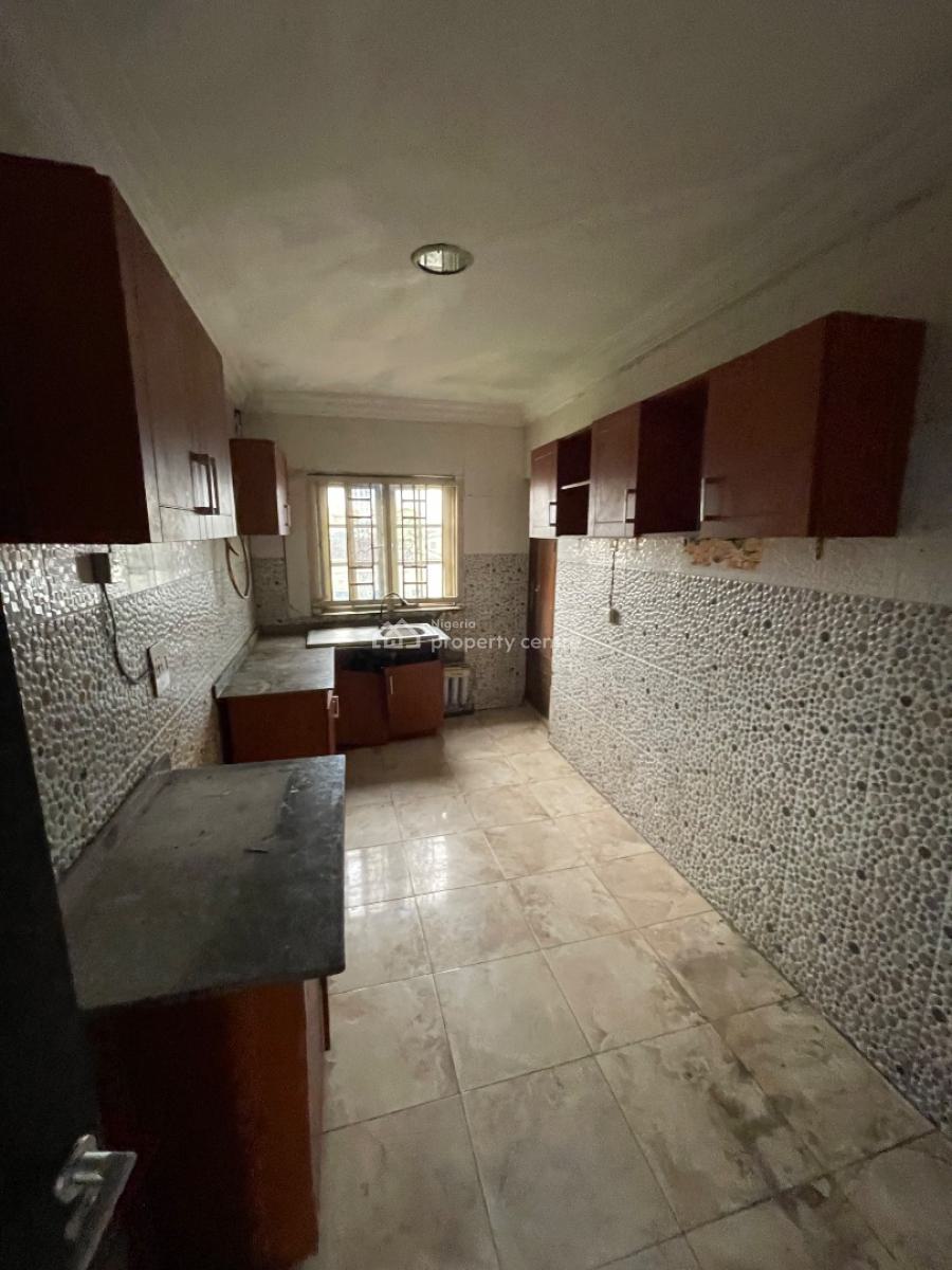 Spacious 3 Bedroom Upstairs Apartment, Sholuyi Estate, Gbagada, Lagos, Flat / Apartment for Rent