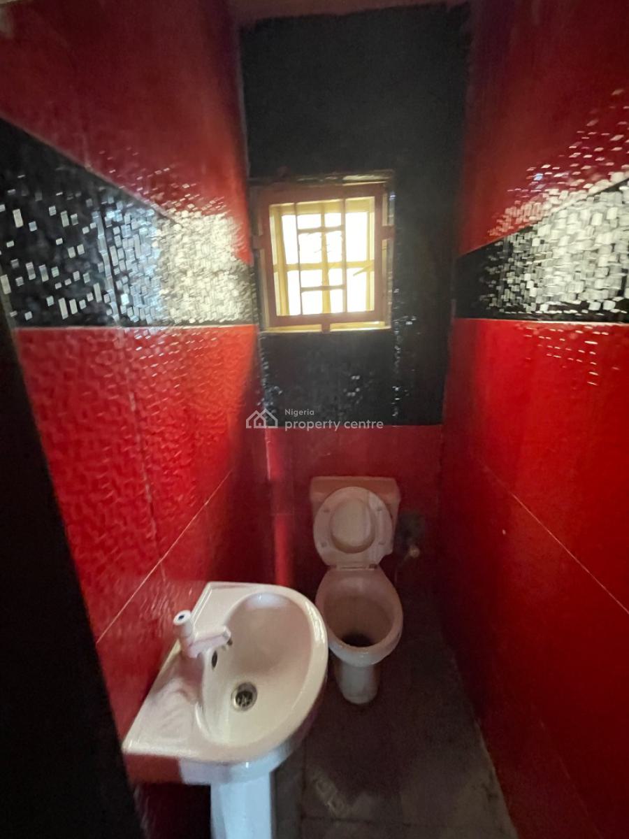 Spacious 3 Bedroom Upstairs Apartment, Sholuyi Estate, Gbagada, Lagos, Flat / Apartment for Rent