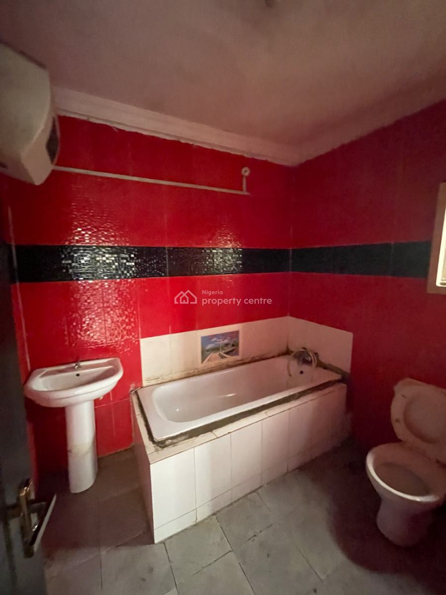 Spacious 3 Bedroom Upstairs Apartment, Sholuyi Estate, Gbagada, Lagos, Flat / Apartment for Rent