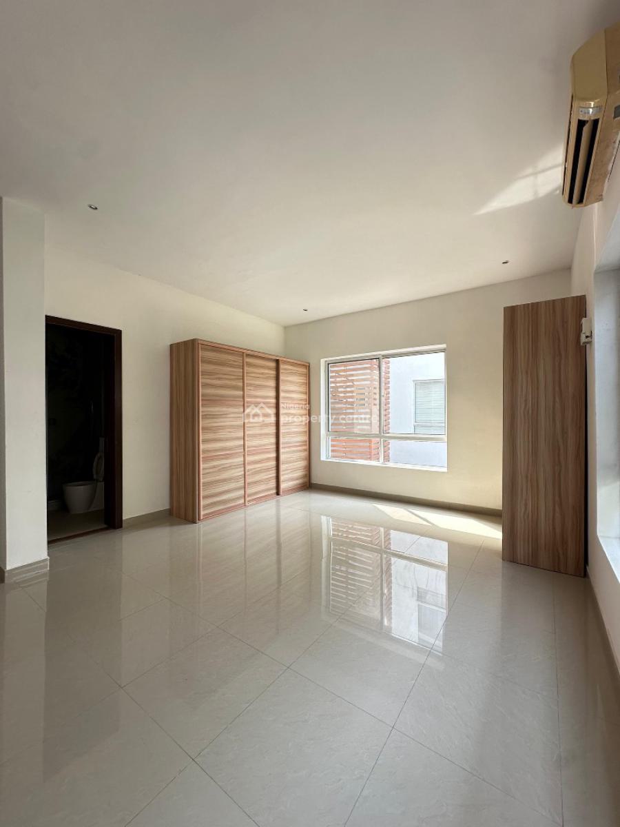 Exquisitely Detailed 3 Bedroom Apartment at with Pool and Elevator., Banana Island, Ikoyi, Lagos, Flat / Apartment for Sale