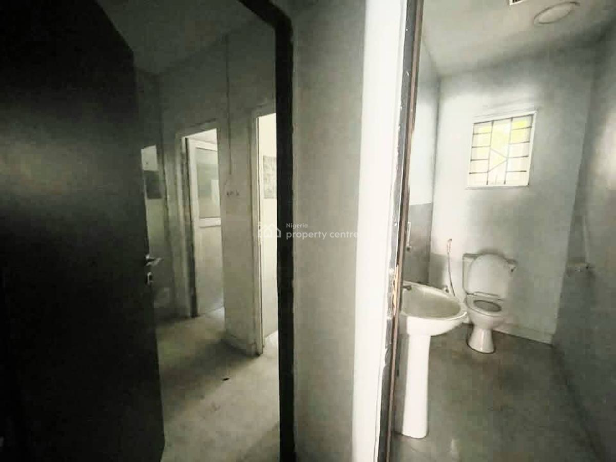 Spacious 4 Bedroom Corner Piece Bungalow, Lekki Phase 1, Lekki, Lagos, Office Space for Rent