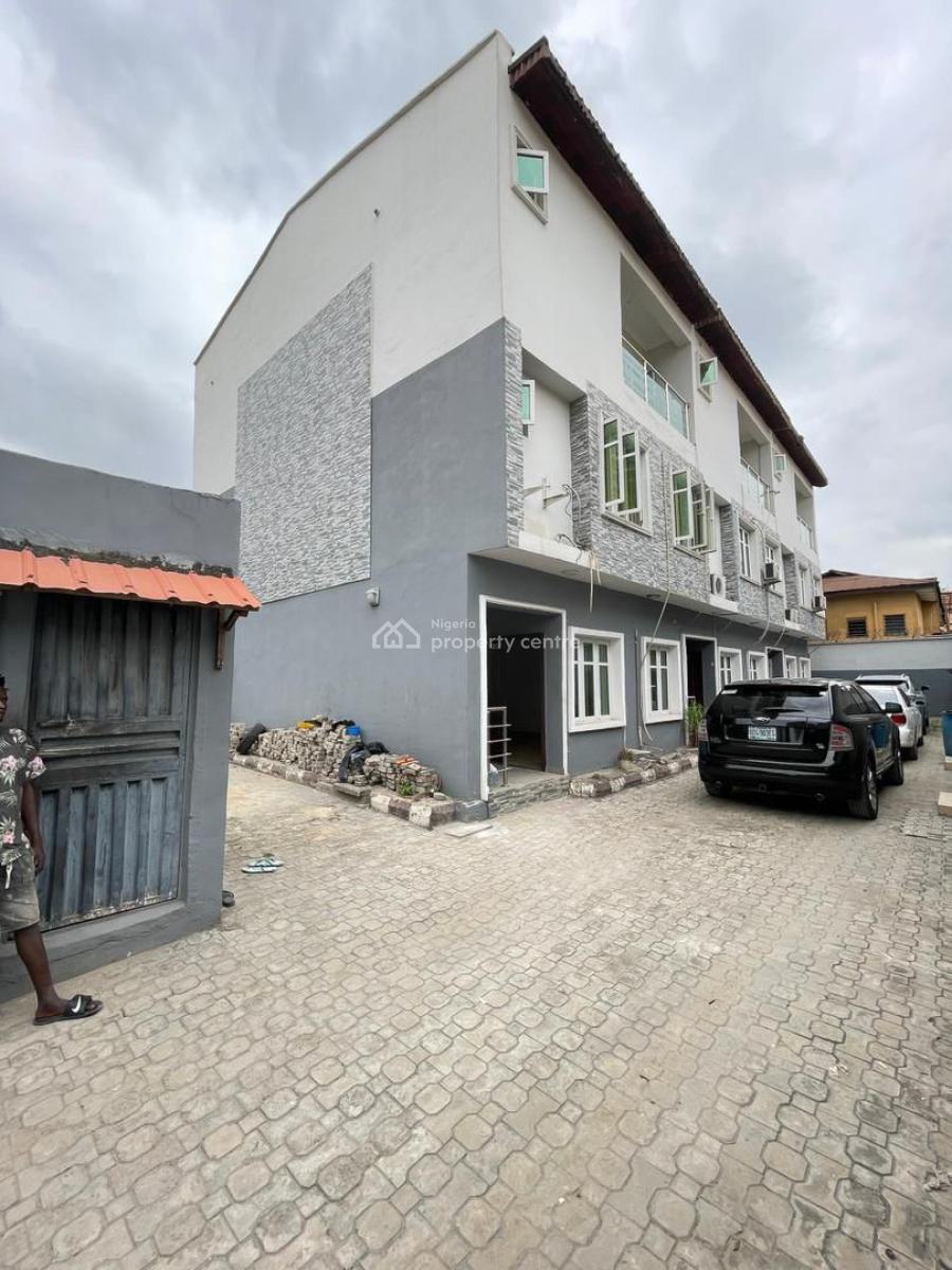 4 Bedroom Terrace Duplex in an Haven Location, Surulere, Lagos, Terraced Duplex for Sale