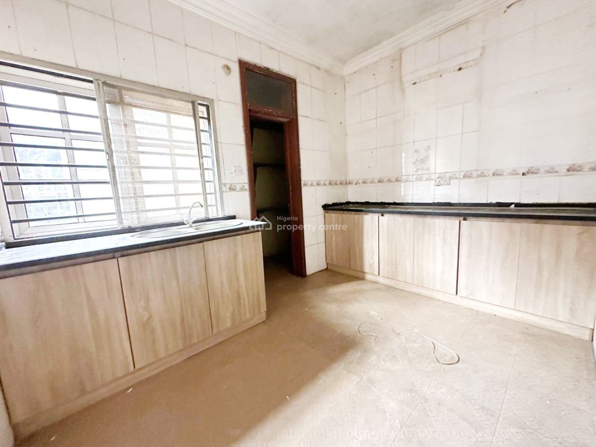 a Well Maintained 5 Bedroom Terrace Duplex with Bq, Magodo, Lagos, Flat / Apartment for Rent
