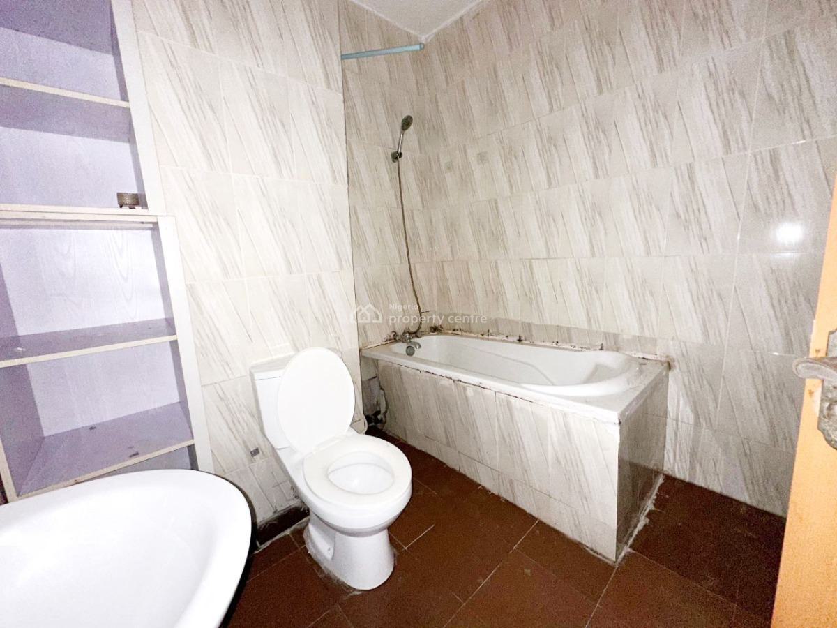 a Well Maintained 5 Bedroom Terrace Duplex with Bq, Magodo, Lagos, Flat / Apartment for Rent