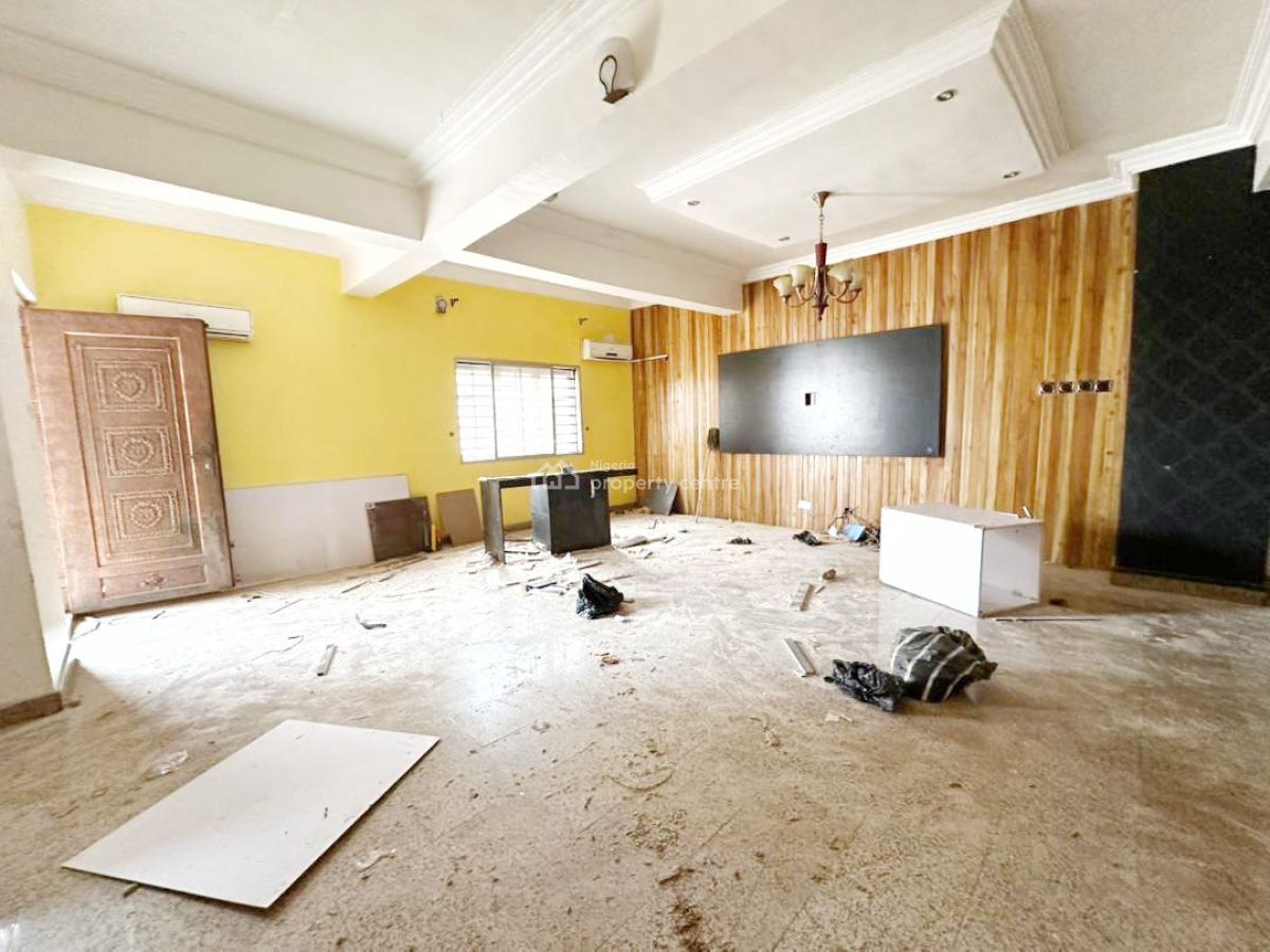 a Well Maintained 5 Bedroom Terrace Duplex with Bq, Magodo, Lagos, Flat / Apartment for Rent