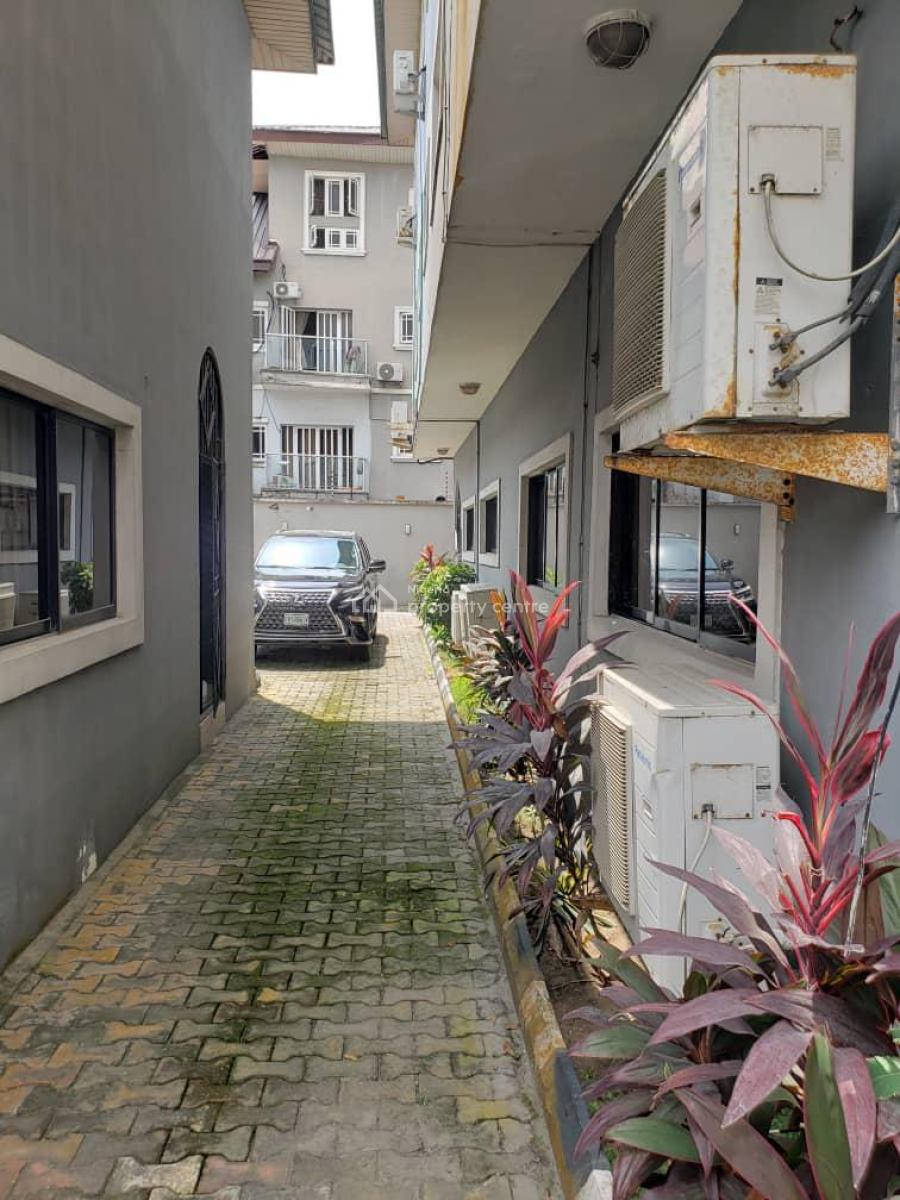 8 Bedrooms Fully Detached Duplex and 4 Units of Flats, Lekki Right, Lekki, Lagos, Detached Duplex for Sale