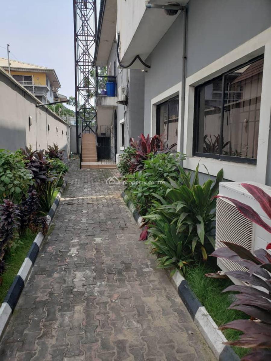 8 Bedrooms Fully Detached Duplex and 4 Units of Flats, Lekki Right, Lekki, Lagos, Detached Duplex for Sale