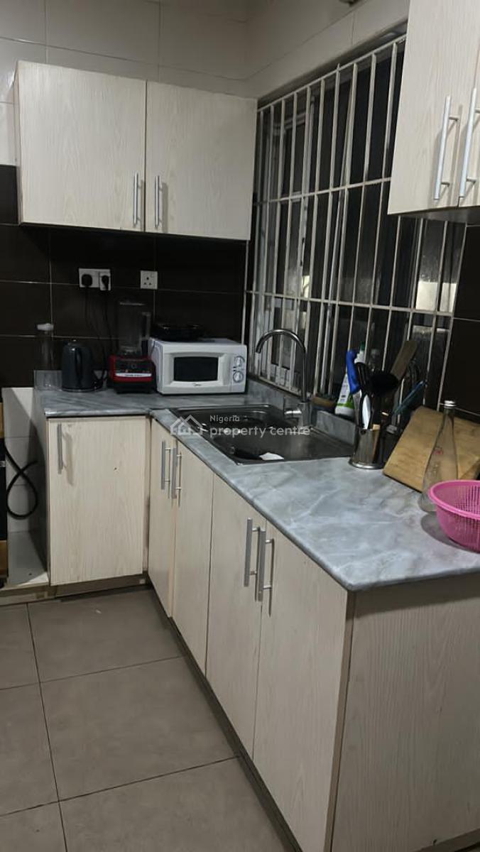 Room Shared Apartment, Gbangbala Street, Ikate, Lekki, Lagos, Flat / Apartment for Rent