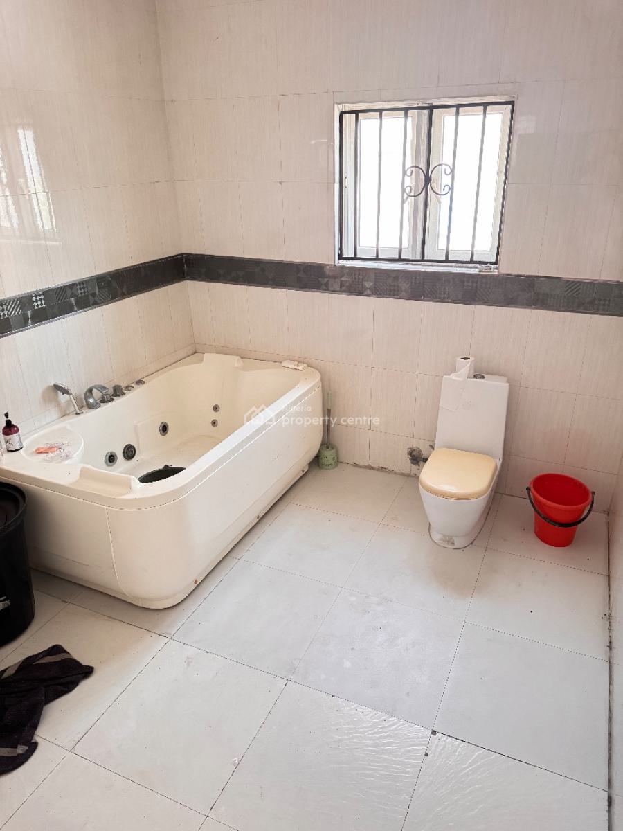 Fairly Used 5 Bedrooms Detached Duplex, Chevron, Lekki, Lagos, Detached Duplex for Sale