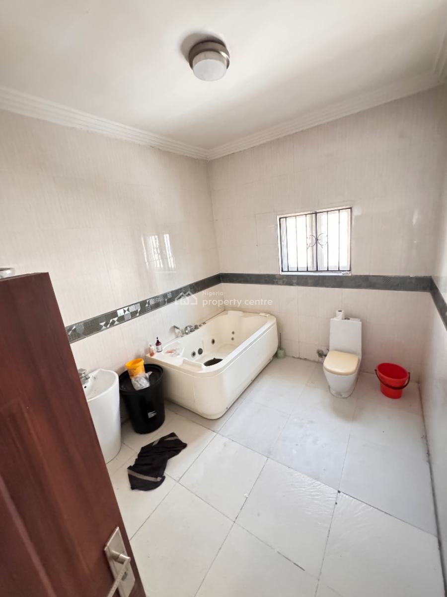 Fairly Used 5 Bedrooms Detached Duplex, Chevron, Lekki, Lagos, Detached Duplex for Sale