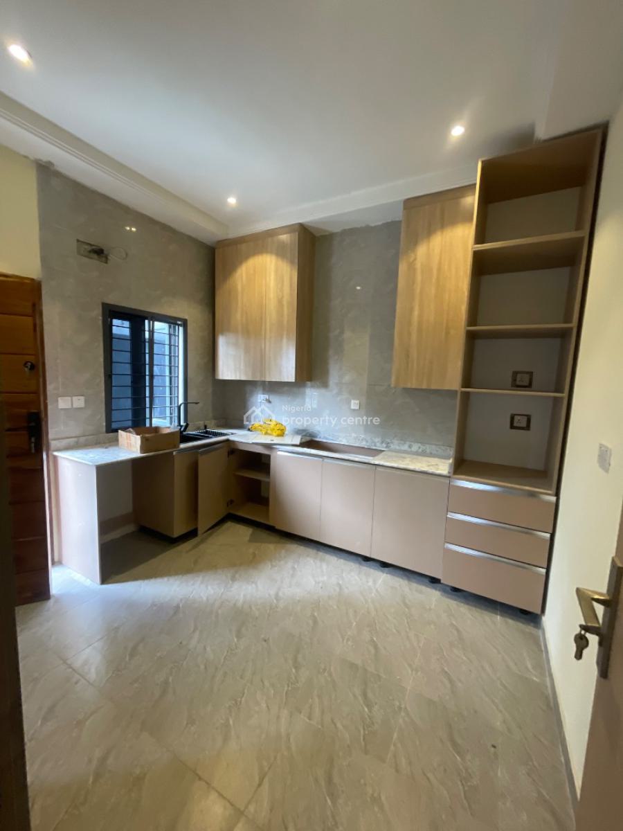 Modern 3 Bedroom Flat, Lekki Right Side By Pinnacle Filling Station, Lekki Phase 1, Lekki, Lagos, Flat / Apartment for Rent