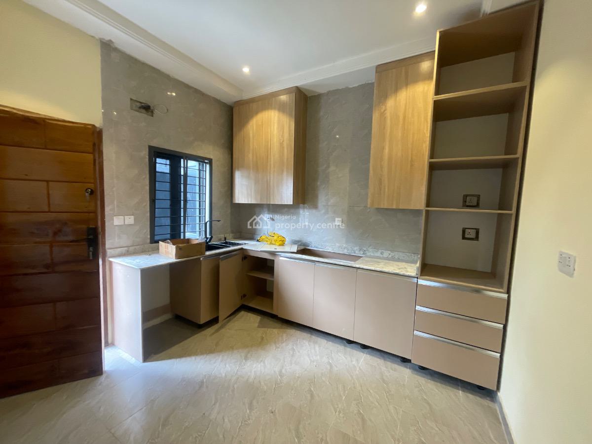 Modern 3 Bedroom Flat, Lekki Right Side By Pinnacle Filling Station, Lekki Phase 1, Lekki, Lagos, Flat / Apartment for Rent