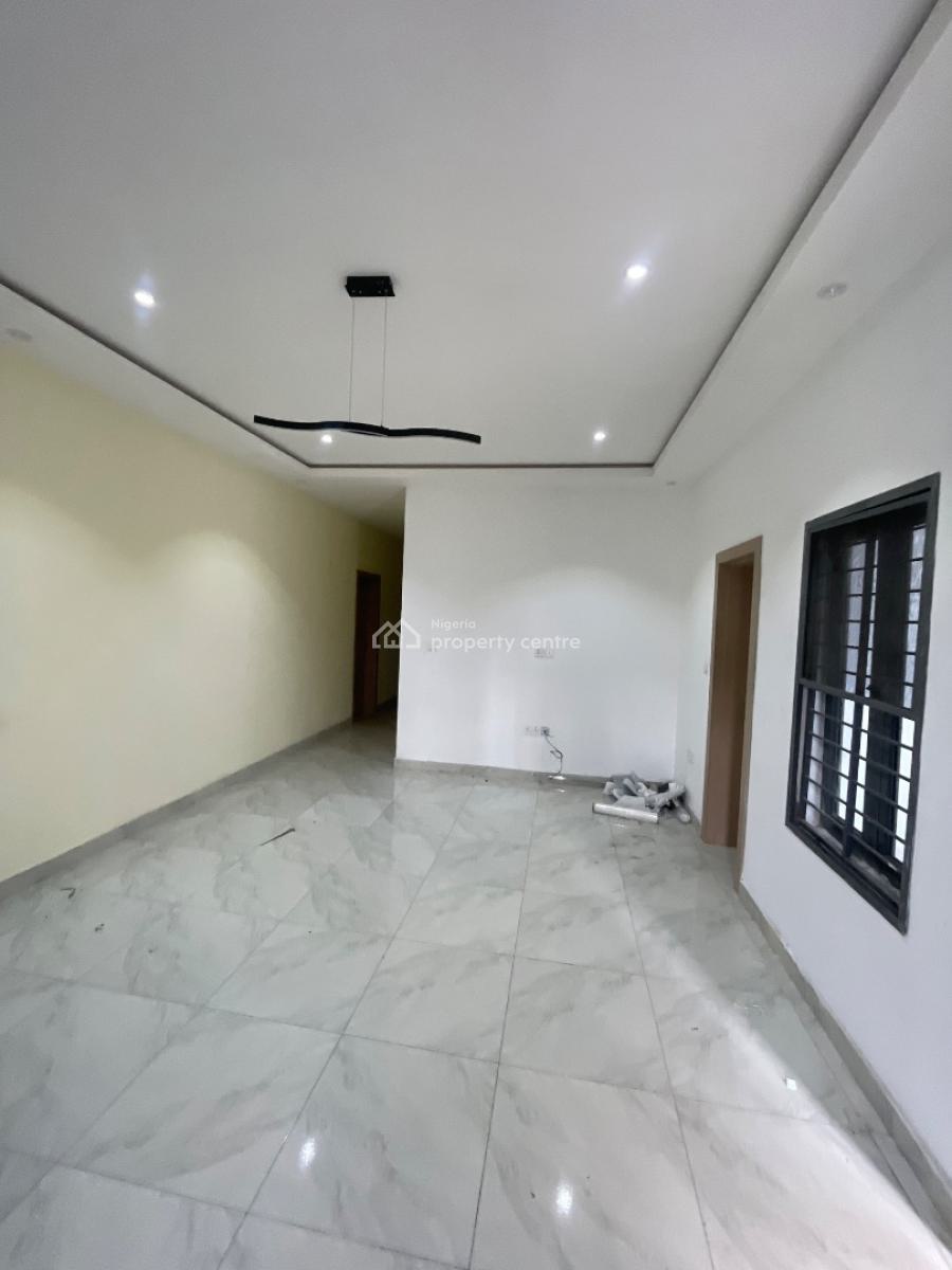 Modern 3 Bedroom Flat, Lekki Right Side By Pinnacle Filling Station, Lekki Phase 1, Lekki, Lagos, Flat / Apartment for Rent