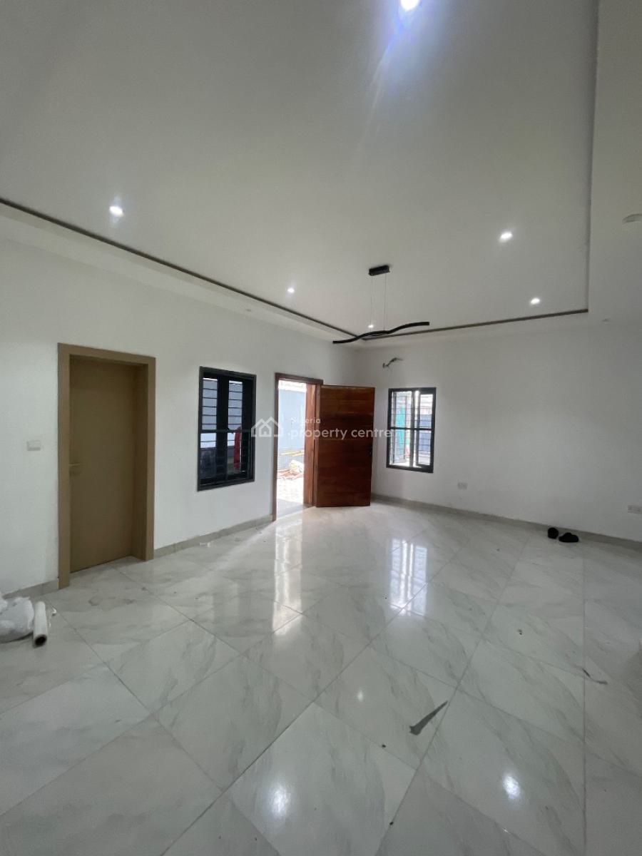 Modern 3 Bedroom Flat, Lekki Right Side By Pinnacle Filling Station, Lekki Phase 1, Lekki, Lagos, Flat / Apartment for Rent