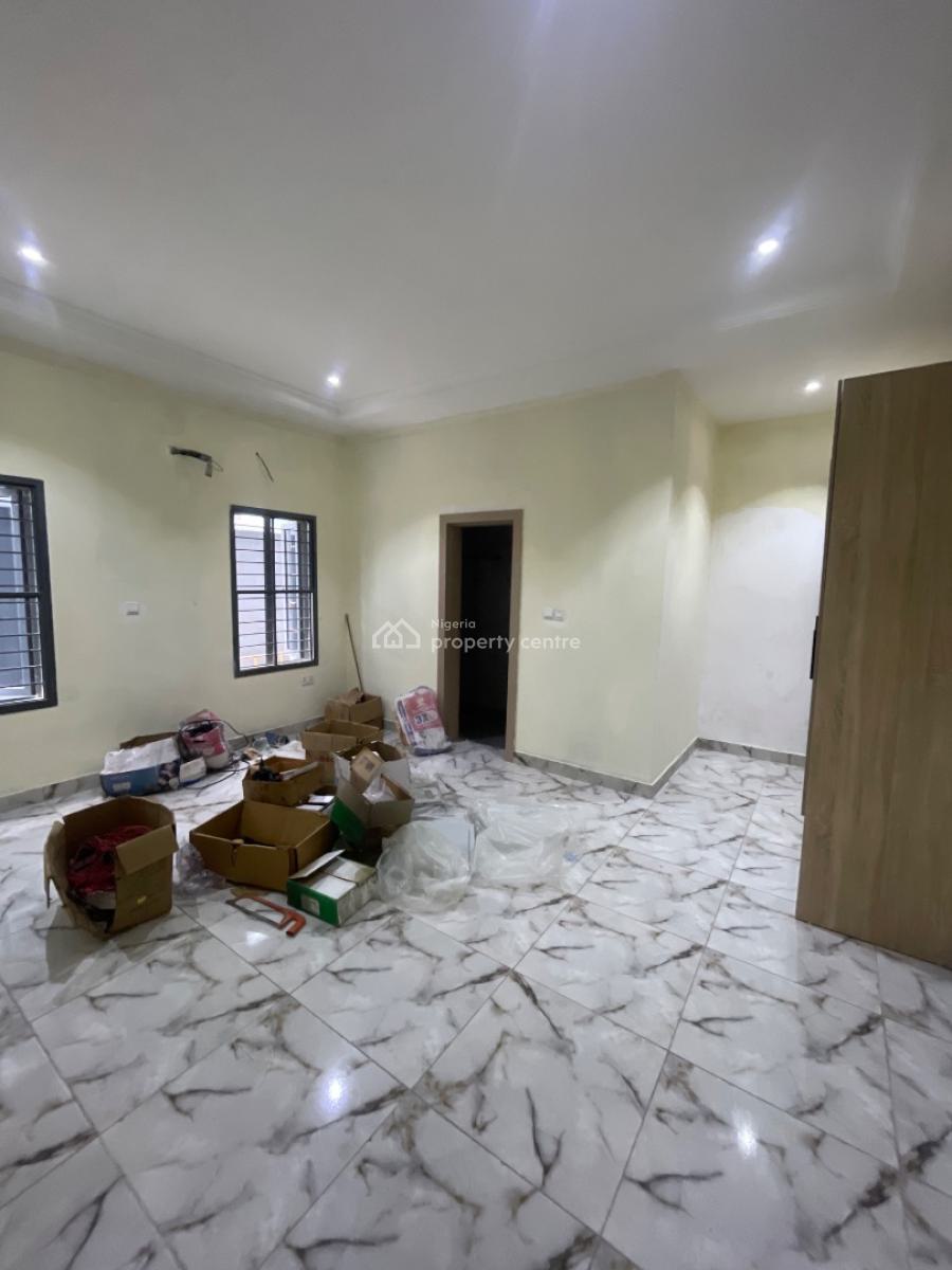 Modern 3 Bedroom Flat, Lekki Right Side By Pinnacle Filling Station, Lekki Phase 1, Lekki, Lagos, Flat / Apartment for Rent
