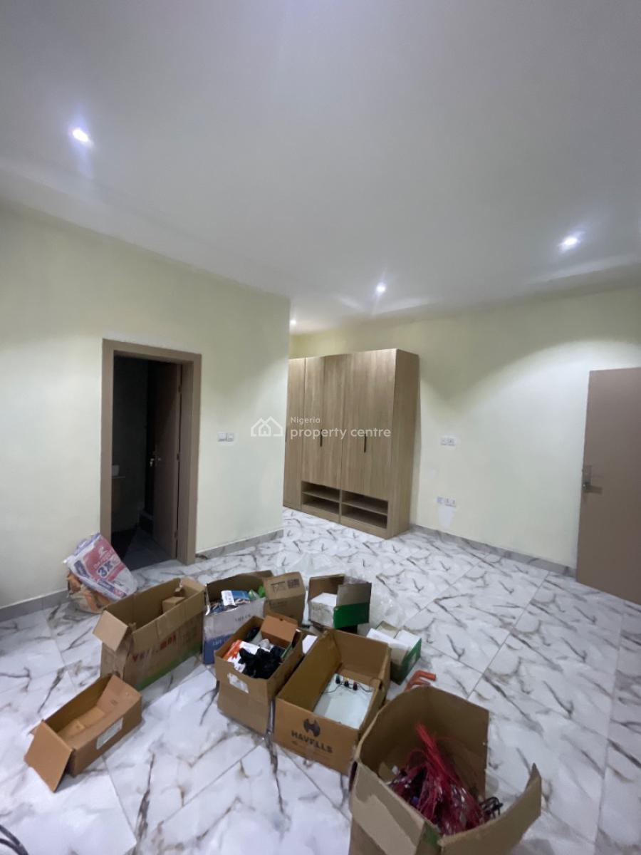 Modern 3 Bedroom Flat, Lekki Right Side By Pinnacle Filling Station, Lekki Phase 1, Lekki, Lagos, Flat / Apartment for Rent