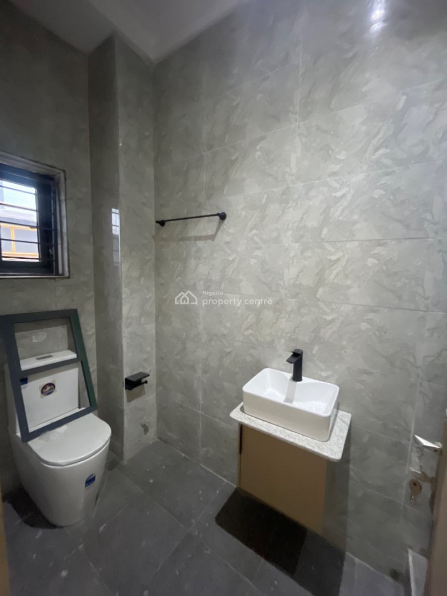 Modern 3 Bedroom Flat, Lekki Right Side By Pinnacle Filling Station, Lekki Phase 1, Lekki, Lagos, Flat / Apartment for Rent