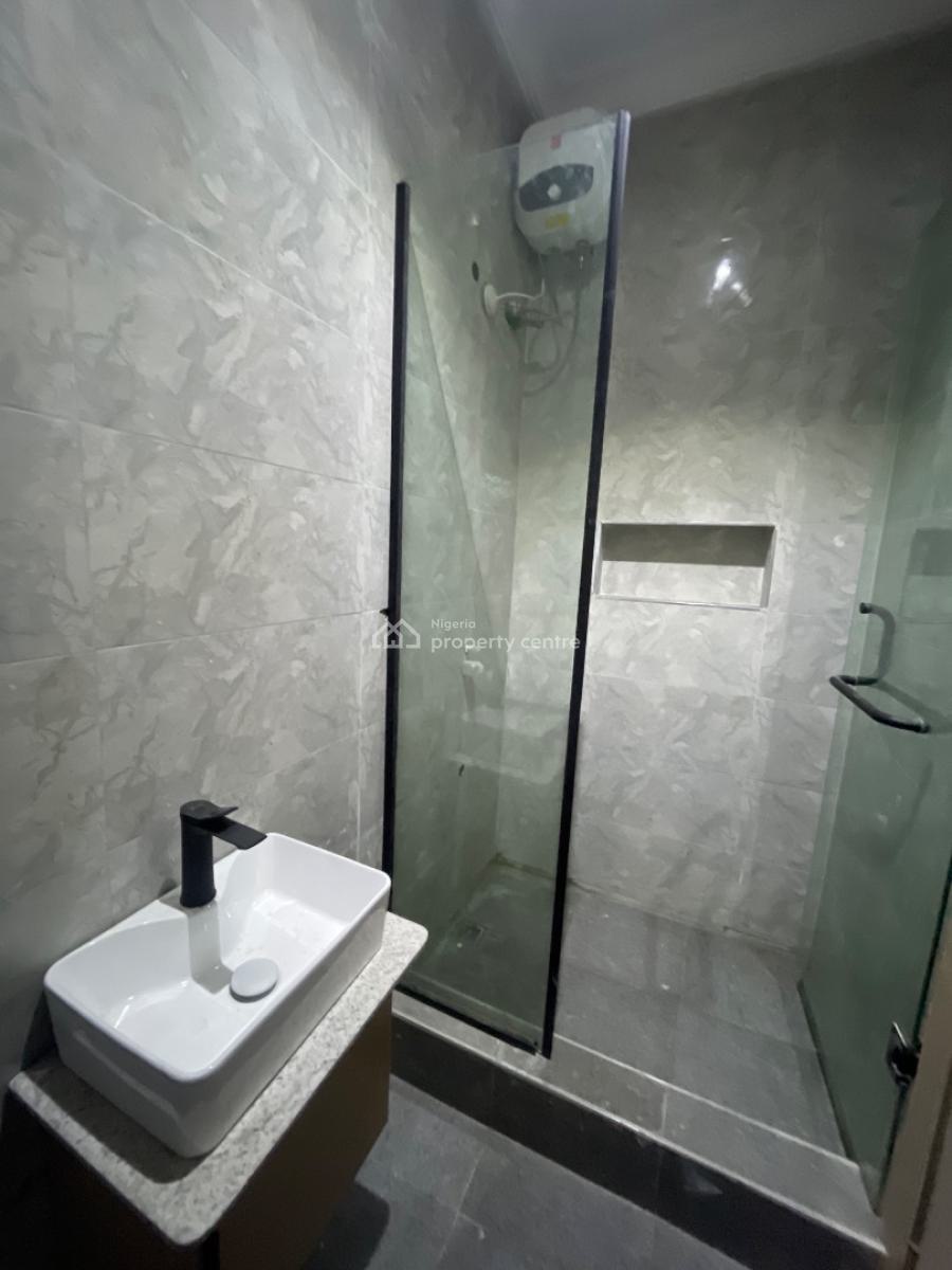 Modern 3 Bedroom Flat, Lekki Right Side By Pinnacle Filling Station, Lekki Phase 1, Lekki, Lagos, Flat / Apartment for Rent
