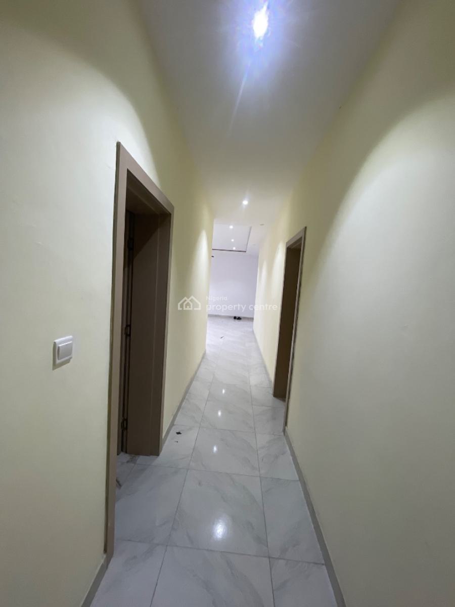 Modern 3 Bedroom Flat, Lekki Right Side By Pinnacle Filling Station, Lekki Phase 1, Lekki, Lagos, Flat / Apartment for Rent
