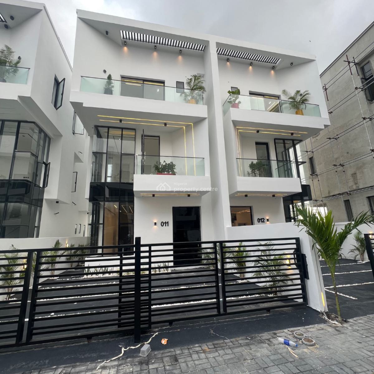 4 Bed & Bq  300 Million, Ikota, Lekki, Lagos, Semi-detached Duplex for Sale