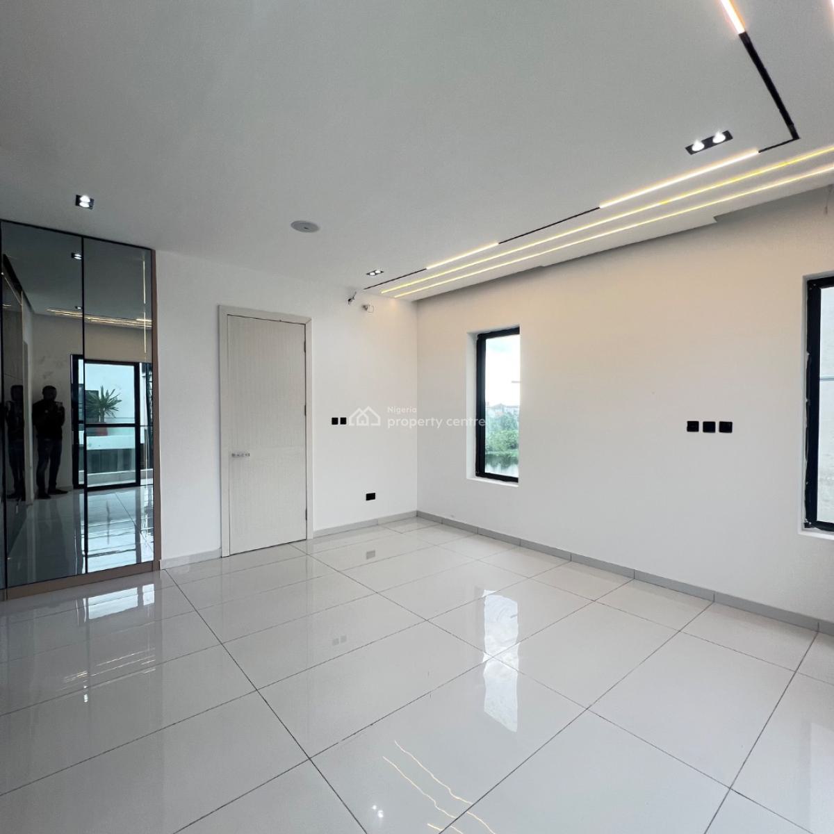 4 Bed & Bq  300 Million, Ikota, Lekki, Lagos, Semi-detached Duplex for Sale