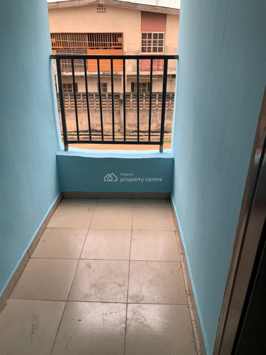a Renovated 2 Bedroom Flat, Magodo, Lagos, Flat / Apartment for Rent