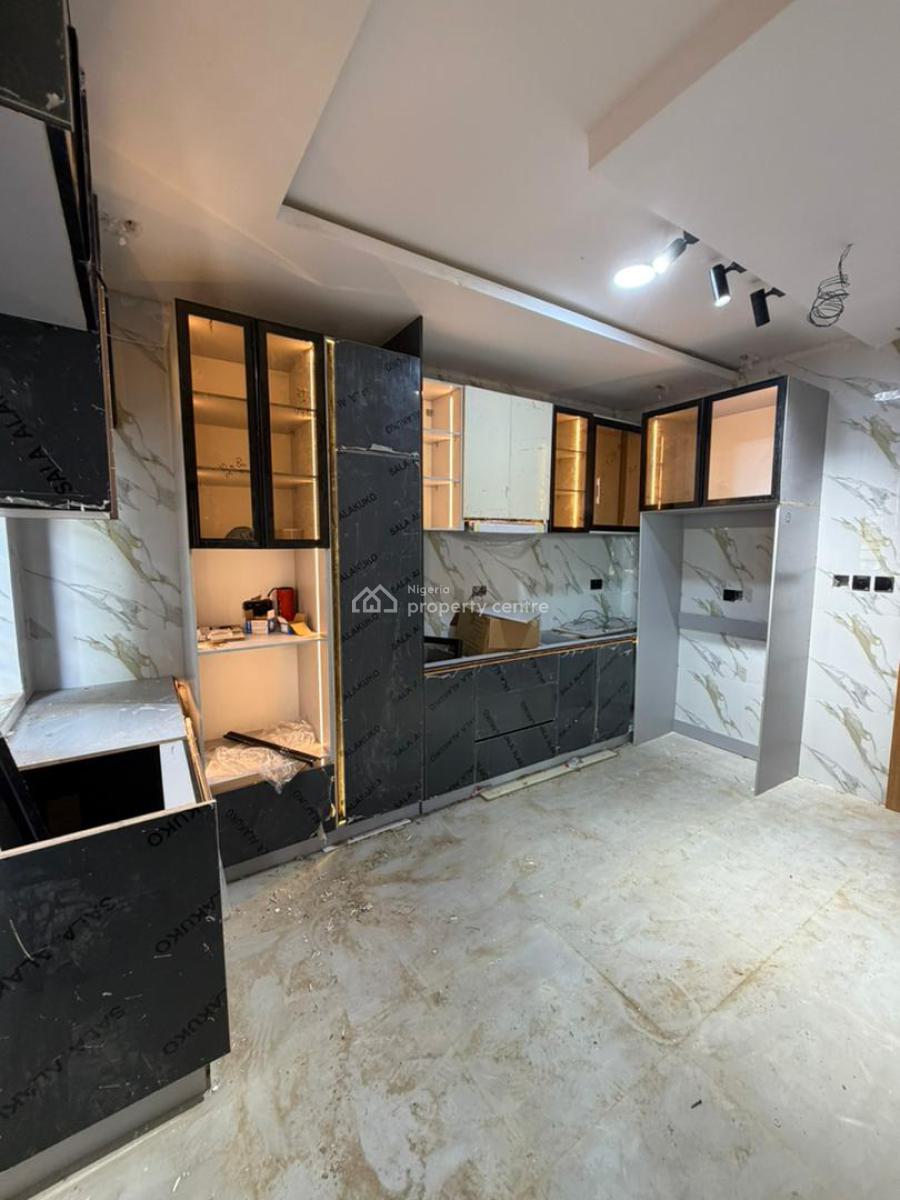 Tastefully Finished 3 Bedroom Flat, Lekki Phase 1, Lekki, Lagos, Flat / Apartment for Sale