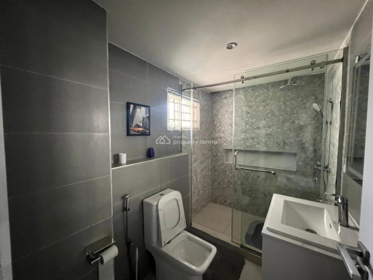 3 Bedrooms and Parlour Apartment, Lekki Phase 1, Lekki, Lagos, Flat / Apartment for Rent