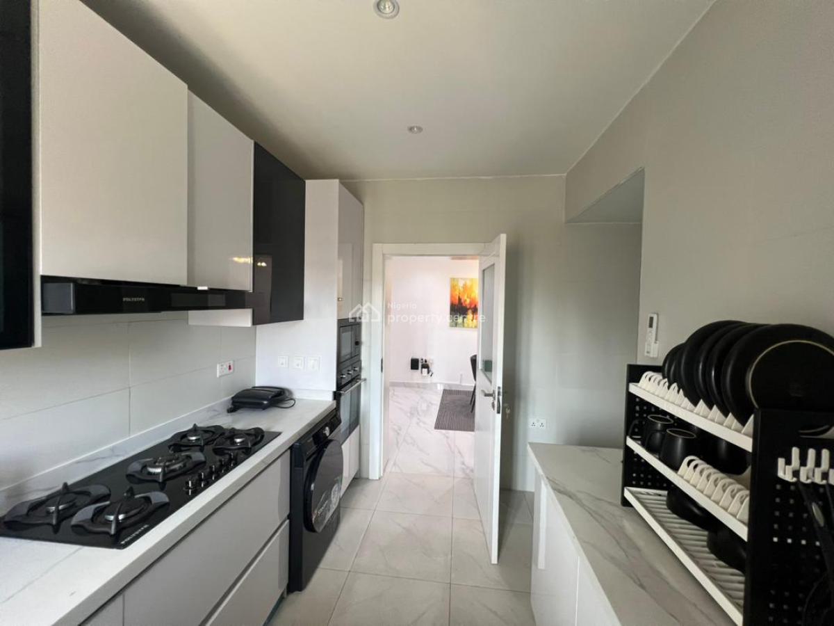 3 Bedrooms and Parlour Apartment, Lekki Phase 1, Lekki, Lagos, Flat / Apartment for Rent
