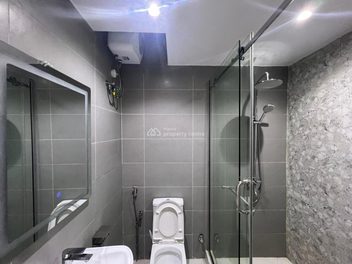 3 Bedrooms and Parlour Apartment, Lekki Phase 1, Lekki, Lagos, Flat / Apartment for Rent