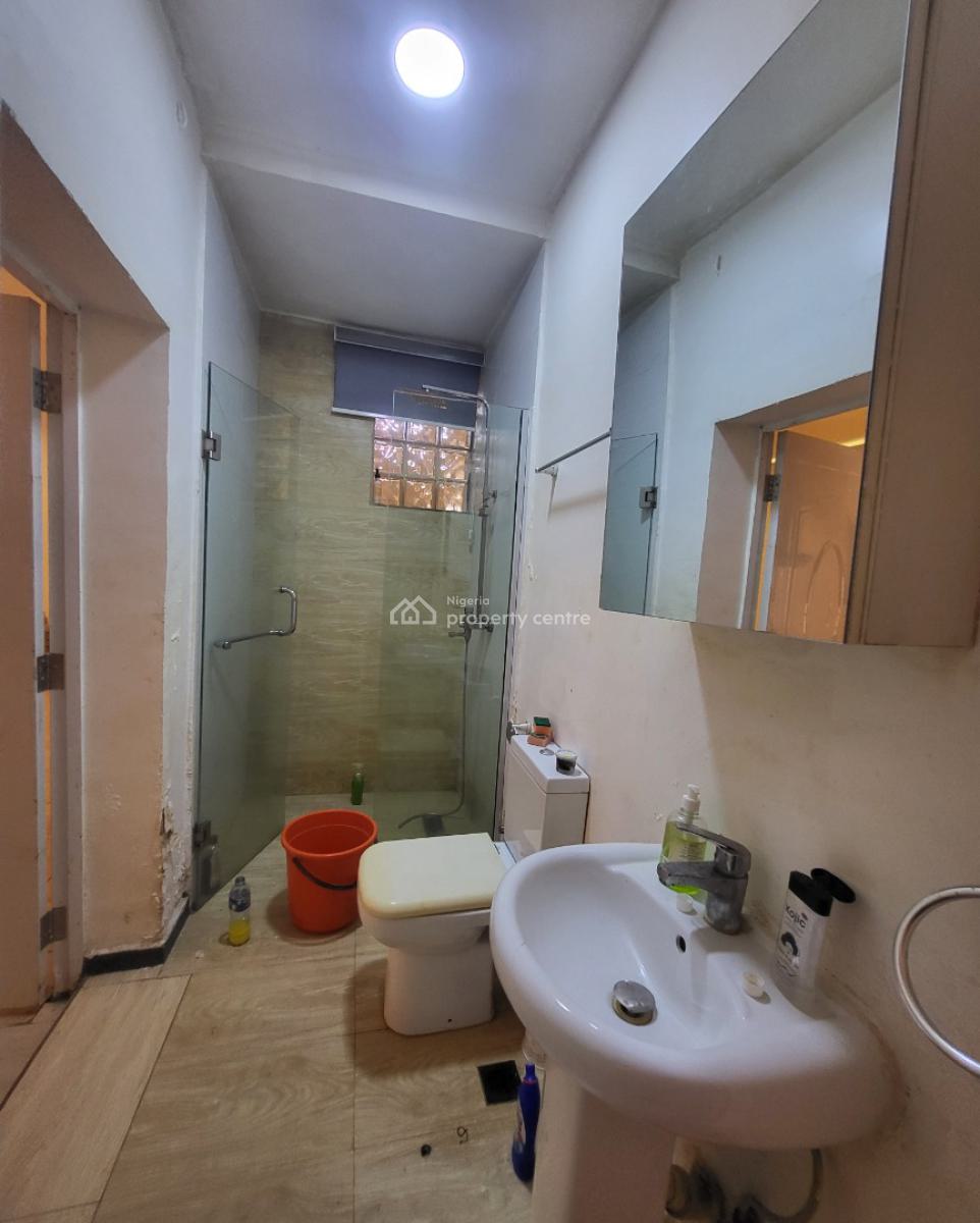 Luxurious Massive 1bedroom Flat, Inside Residential Villa, Asokoro District, Abuja, Flat / Apartment for Rent