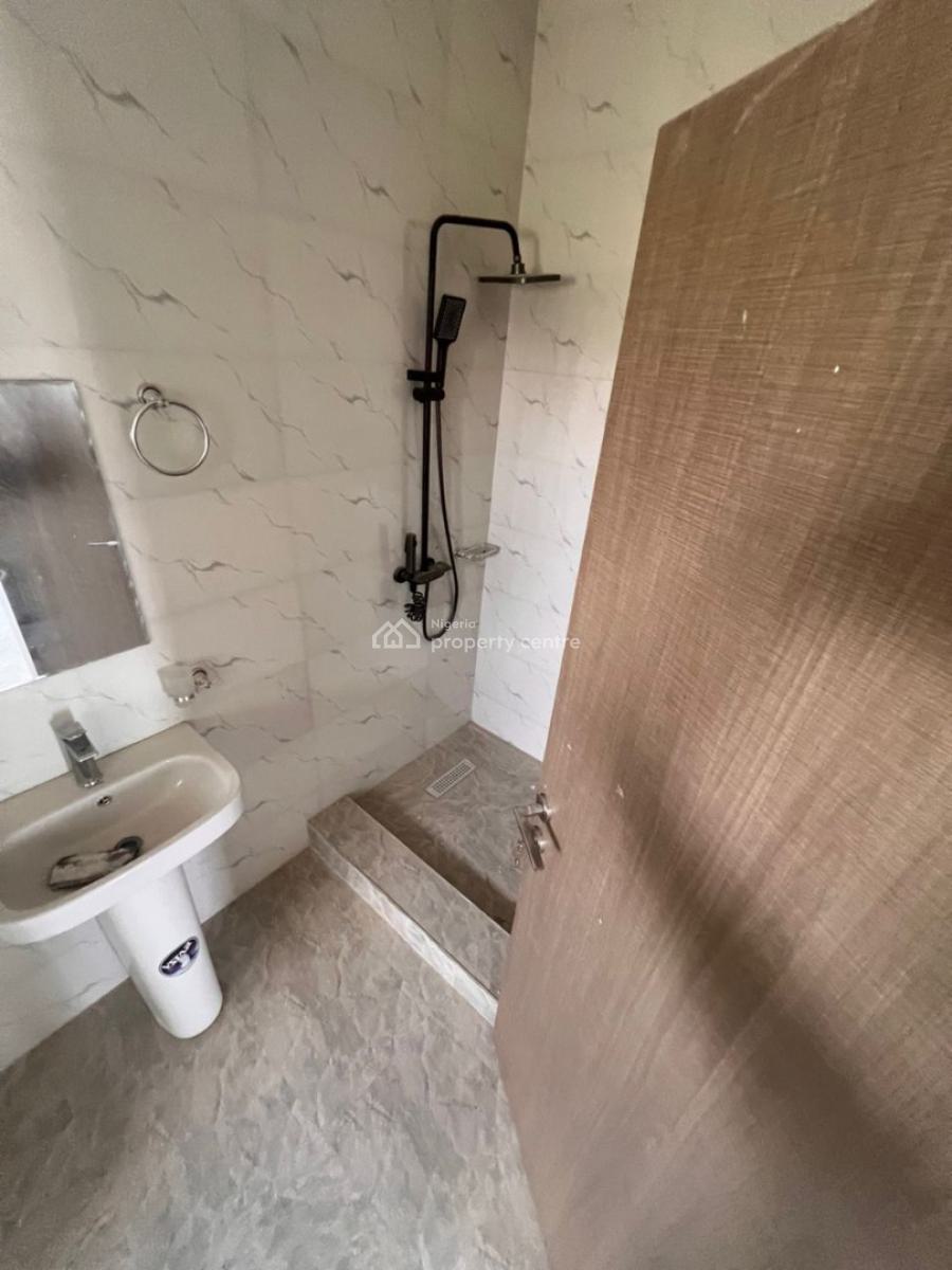 Massive 3 Beds Flat Apartment with 2 Living Rooms and Bq, Wuye, Wuye, Abuja, Flat / Apartment for Sale