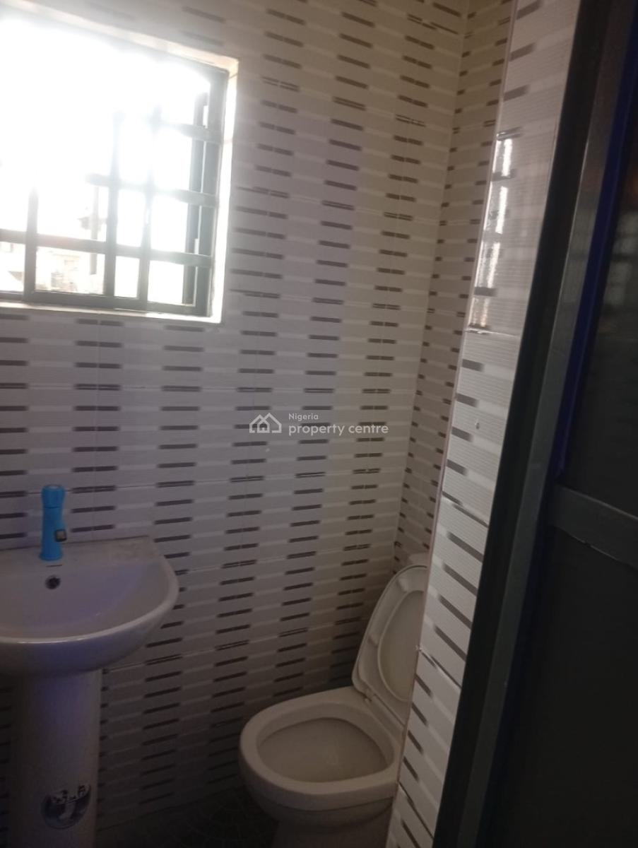 Luxury 2bedroom Flat Upstairs En-suite with Guest Toilets, Off Elebiju Solarin, Alapere, Ketu, Lagos, Flat / Apartment for Rent