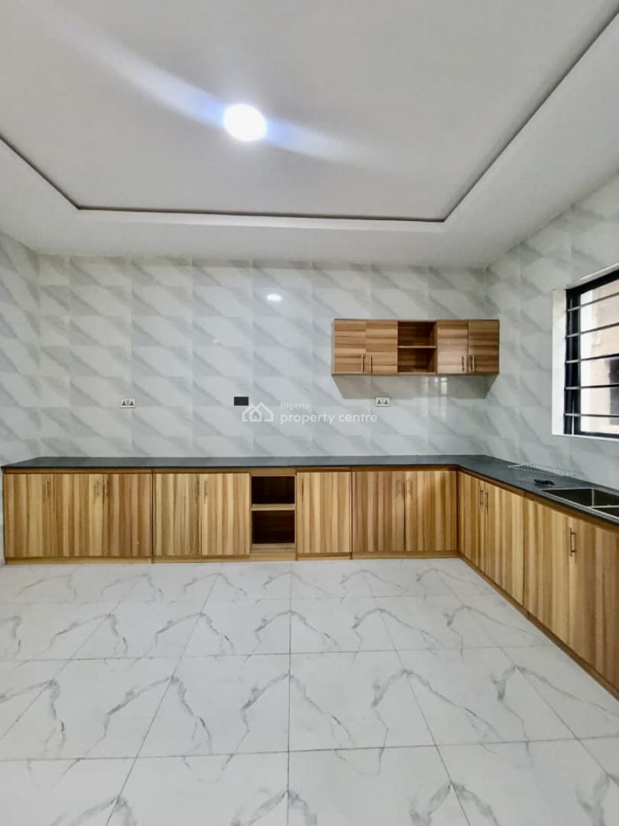 Exquisite and Spacious 3 Bedroom Apartment, New Road-chevron Axis ( Very Beautiful and Secured Estate), Lekki, Lagos, Flat / Apartment for Rent