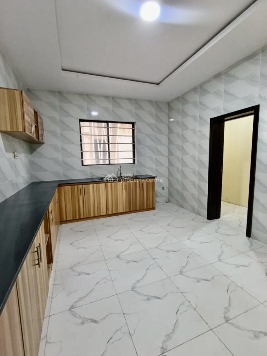 Exquisite and Spacious 3 Bedroom Apartment, New Road-chevron Axis ( Very Beautiful and Secured Estate), Lekki, Lagos, Flat / Apartment for Rent