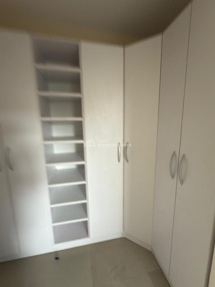 Excellent 2 Bedroom Apartment Within a Serene Environment, Lekki Phase 1, Lekki, Lagos, Flat / Apartment for Sale