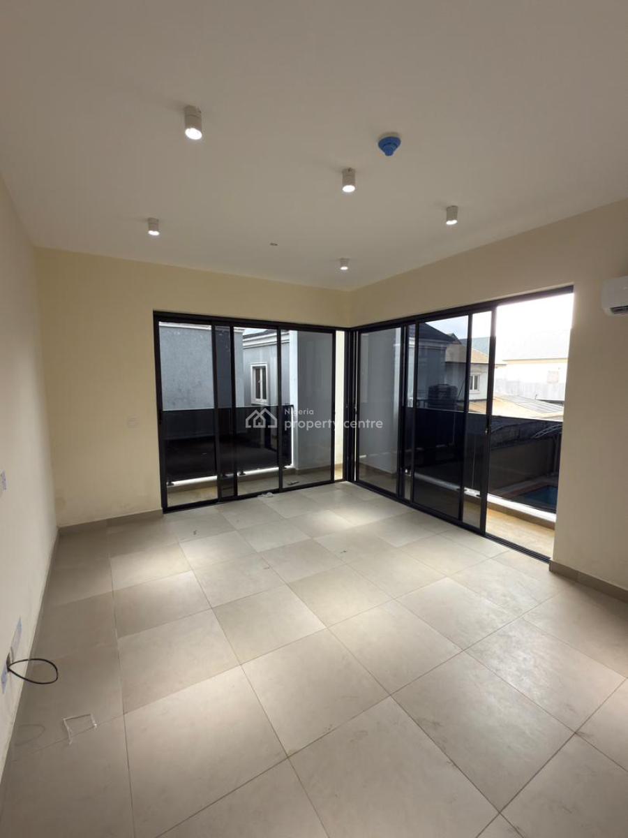 Excellent 2 Bedroom Apartment Within a Serene Environment, Lekki Phase 1, Lekki, Lagos, Flat / Apartment for Sale