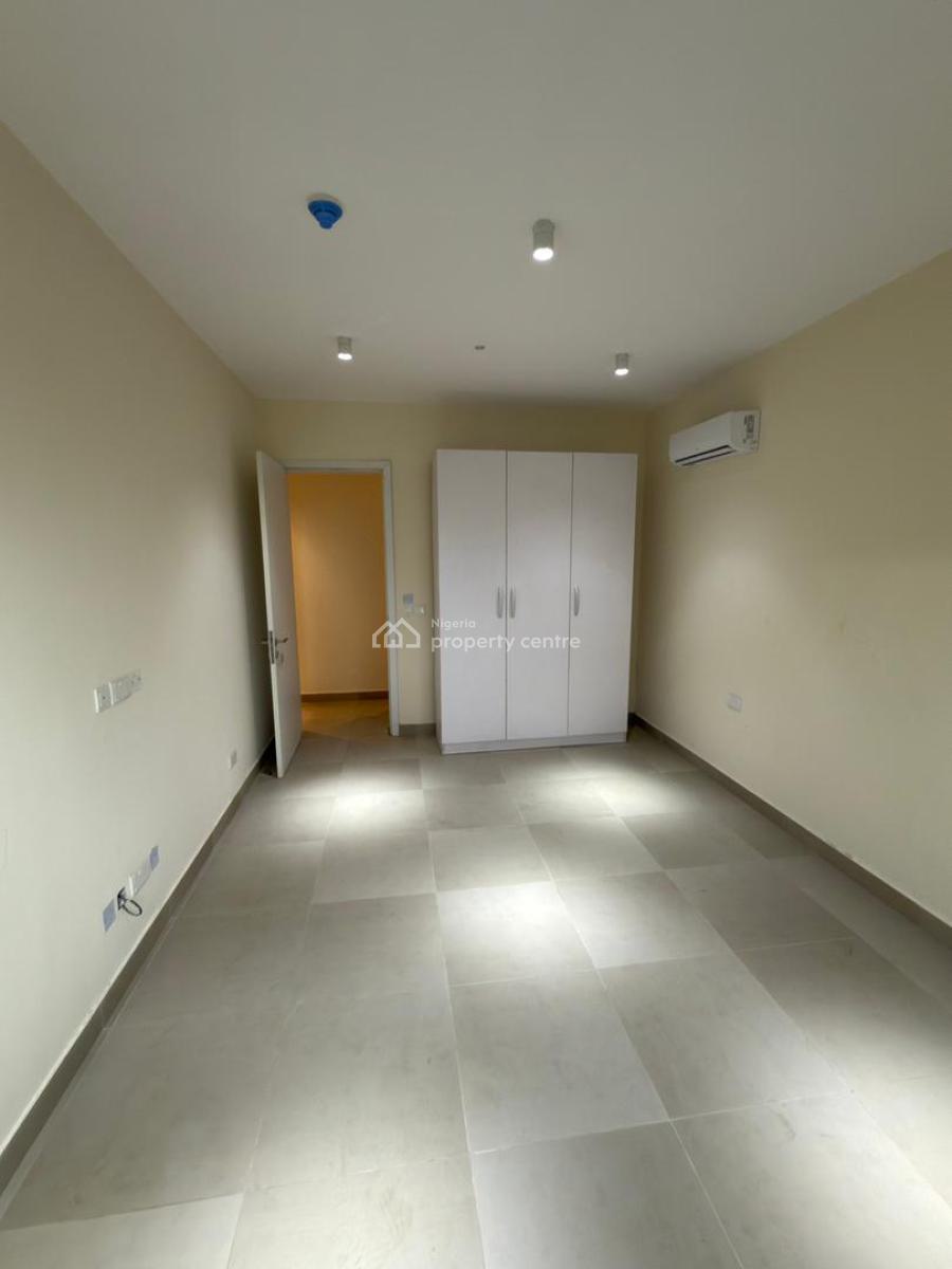 Excellent 2 Bedroom Apartment Within a Serene Environment, Lekki Phase 1, Lekki, Lagos, Flat / Apartment for Sale