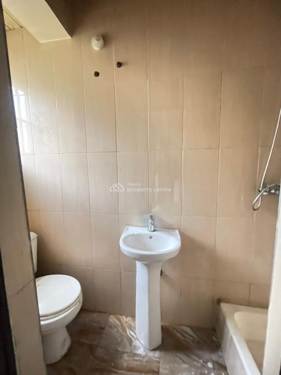 Standard 2 Bedroom Apartment, Ajah Mobile Road Ajah Ilaje, Ilaje, Ajah, Lagos, Flat / Apartment for Rent