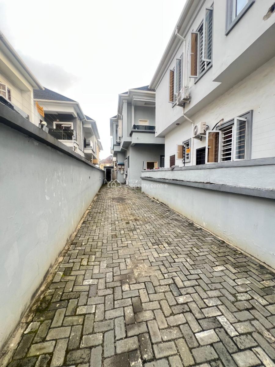 Well Maintained and Spacious 4 Bed Semi Detached Duplex with Bq, Ologolo, Lekki, Lagos, Semi-detached Duplex for Rent