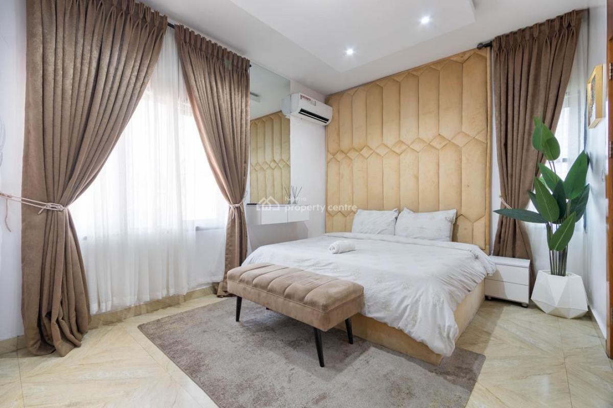 3bedroom Luxury Waterfront /swimming, Lekki Phase 1, Lekki, Lagos, Flat / Apartment Short Let