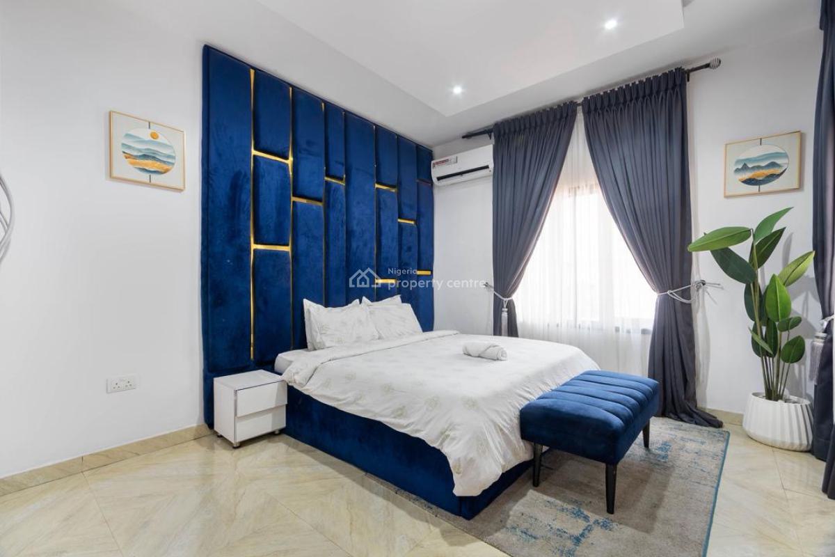 3bedroom Luxury Waterfront /swimming, Lekki Phase 1, Lekki, Lagos, Flat / Apartment Short Let